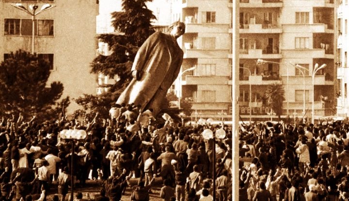Nga Mishel Koçiu: 30 vjet më parë, kur rrëzohej qelbësira!
