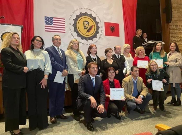 Shoqata e Shkrimtarëve Shqiptaro-Amerikanë kremtoi 20 vjetorin e themelimit
