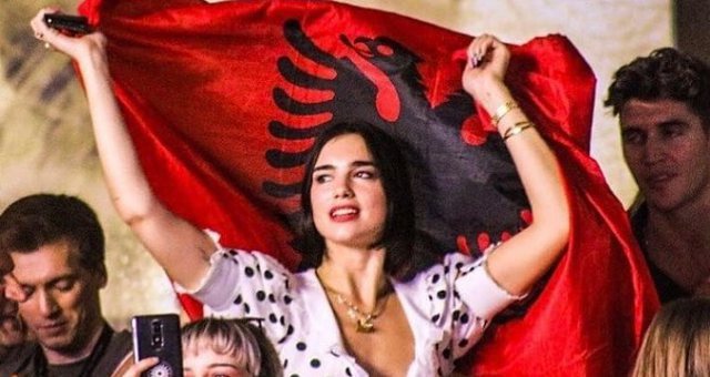 Këngëtarja Dua Lipa merr nënshtetësinë shqiptare