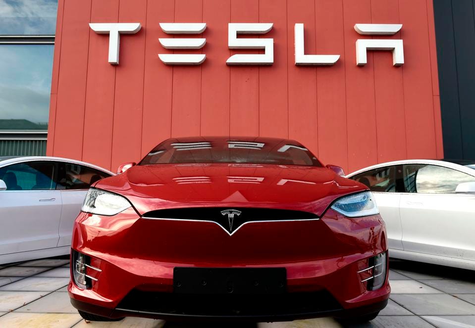 KANADA/ Fenomeni ‘përshpejtimi i papritur’ i Tesla-s, makina ndahet në dysh në Vankuver