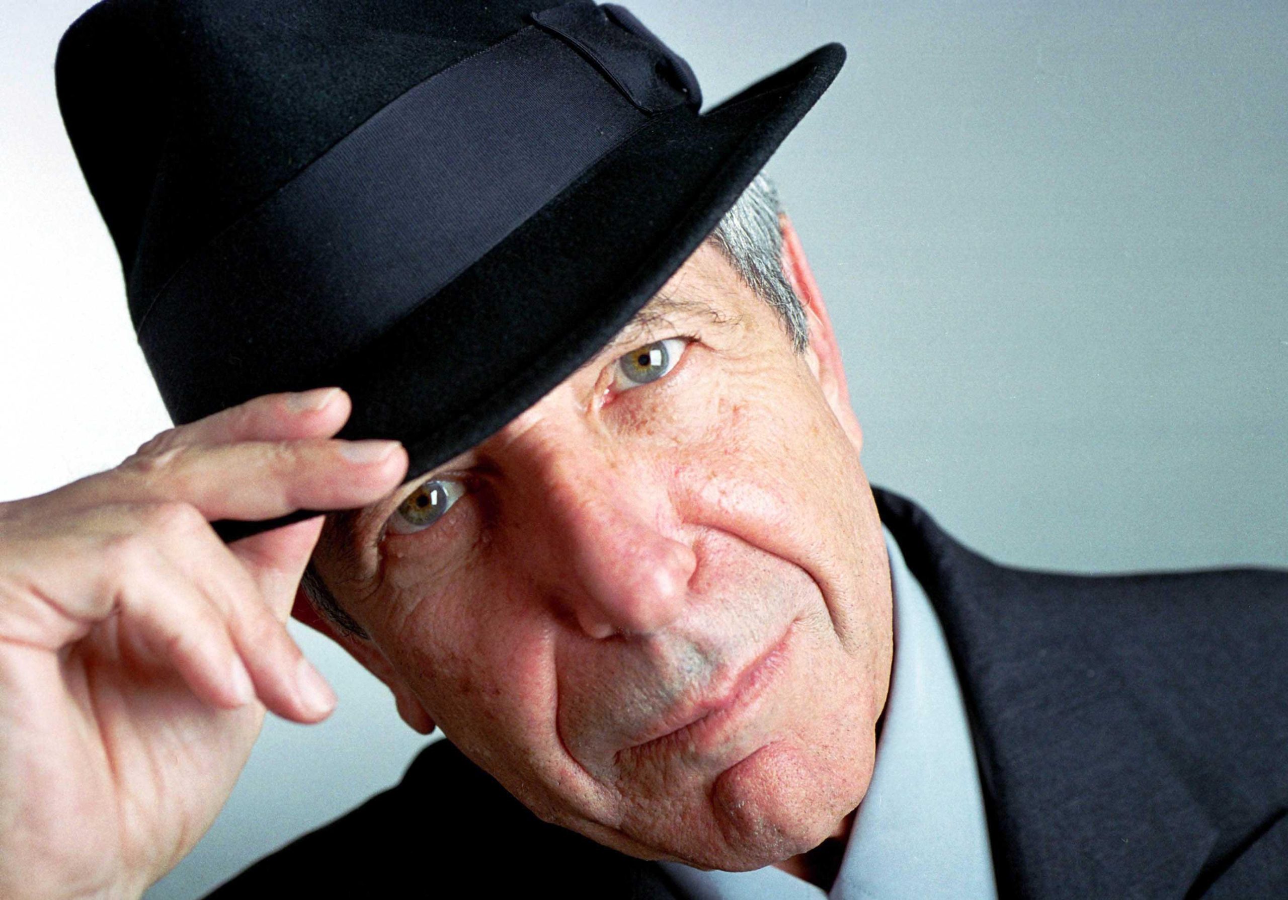 Leonard Cohen/ Gjashtë akordet që u bënë baza e këngëve dhe muzikës sime – Përktheu Artan Gjyzel Hasani