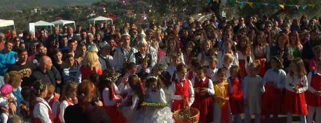 “Festa e Qytetit” në Roskovec në 3 netë të ndryshme. Kryebashkiakja Bufi mirëpret artistët e njohur