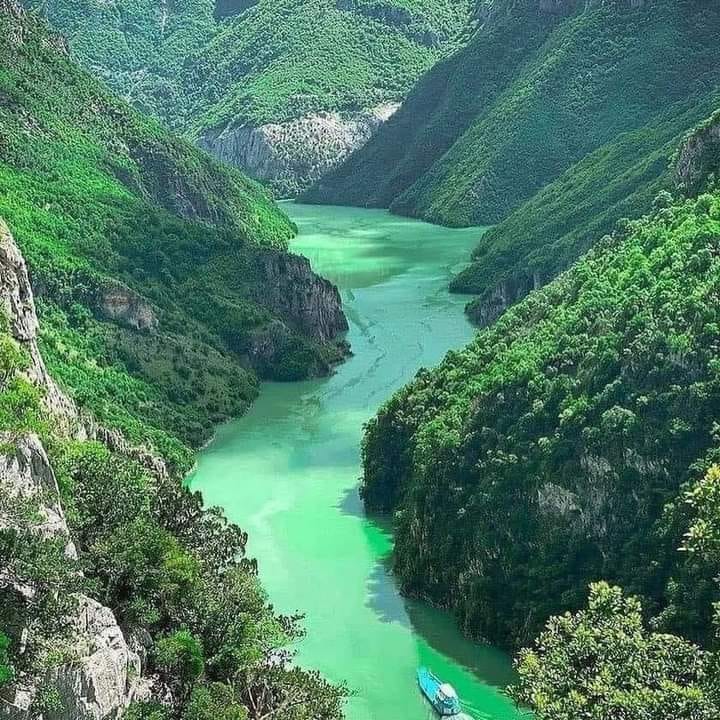 Kanadaja promovon Shqipërinë: ‘G Adventures’ e rendit mes destinacioneve më magjepsëse të verës