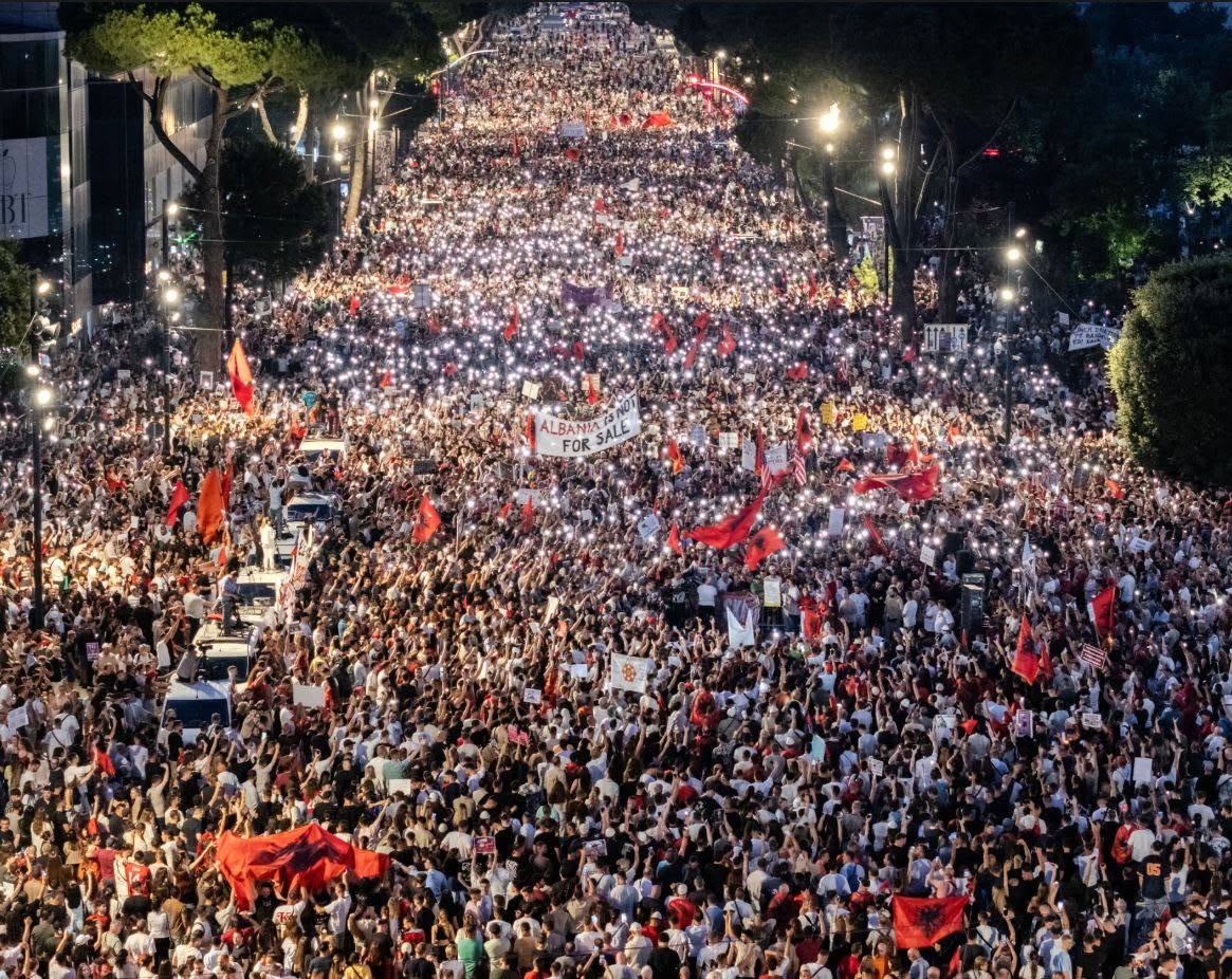 Çfarë do të doja unë të dilte nga protestat – Nga Arben Kallamata