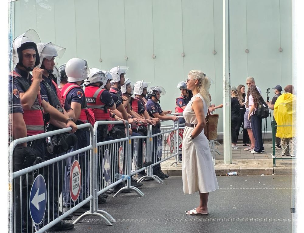 75 ditë në këmbë/ Flamingot përballë pushtetit, katër javët e mia mes protestuesve – Nga Blerina Ruka